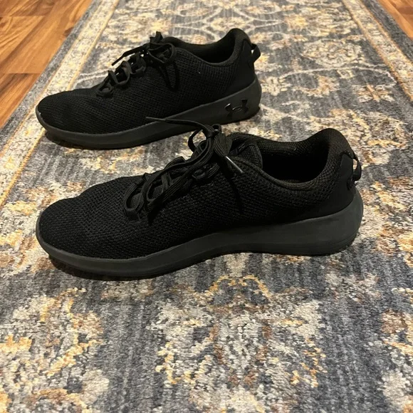 Black Under Armour shoes - Picture 2 of 3